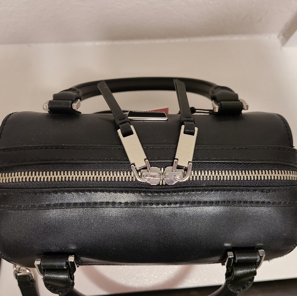 Brand New Calvin Klein Women's Crossbody - Picture 4 of 5